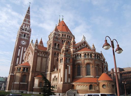 File:Szeged cathedral in winter 2009 (1).JPG - Wikimedia Commons