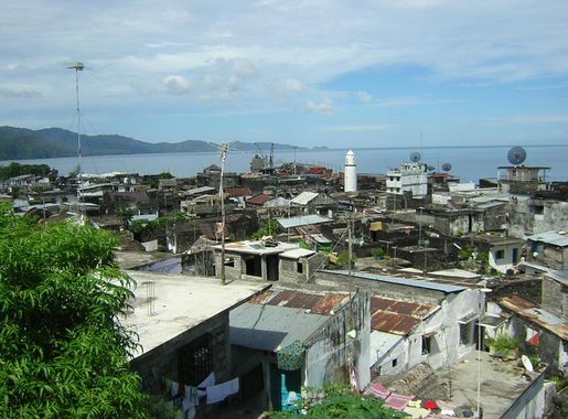 File:Mutsamudu 2006.jpg - Wikimedia Commons