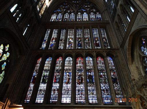 File:Stained glass windows of Metz Cathedral.jpg - Wikimedia Commons