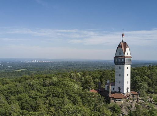 File:Heublein Tower on Talcott Mountain.jpg - Wikimedia Commons