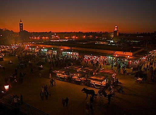 File:Jemaa el-Fnaa at night.jpg - Wikimedia Commons