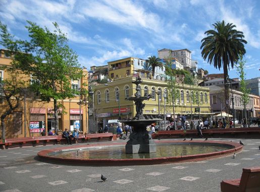 Archivo:Plaza Echaurren y Calle Serrano, Valparaíso.JPG - Wikipedia, la  enciclopedia libre