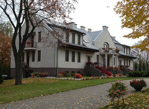 Vaizdas:Vilkaviškio Švč. Mergelės Marijos Apsilankymo katedra,  klebonija.JPG – Vikipedija