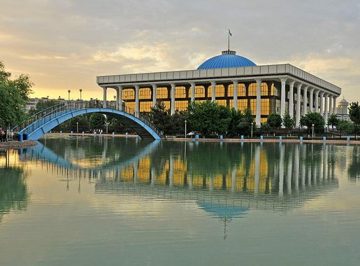 File:Tashkent, Paque Navoi 3.jpg - Wikipedia
