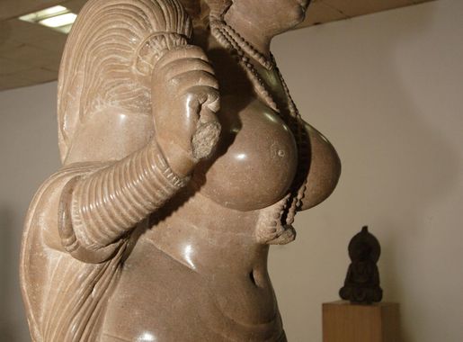 File:Patna Museum Chauri bearer side.jpg - Wikimedia Commons