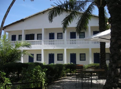 File:Carabane-Hôtel.JPG - Wikipedia