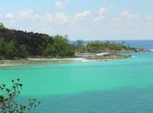File:2005-03-14 09-42-15 Seychelles Anse Royale Port Glaud.jpg - Wikimedia  Commons
