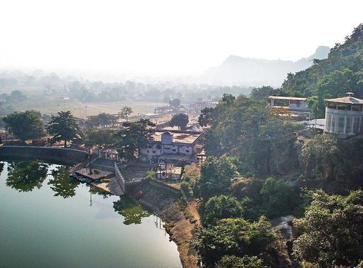 File:Dongargarh.jpg - Wikimedia Commons