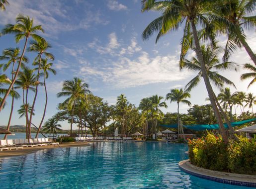File:Main swimming pool, Shangri-La Fijian Resort.jpg - Wikimedia Commons