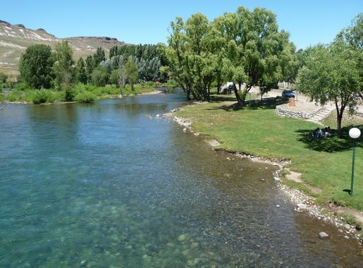 File:Río Chimehuín en Junín de los Andes.JPG - Wikimedia Commons
