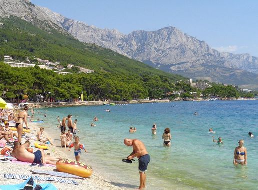 File:Brela - plaža Punta rata (istok).jpg - Wikimedia Commons