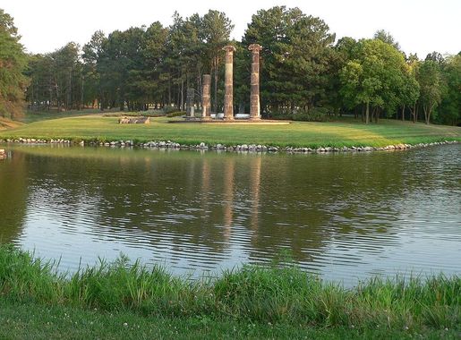 File:Pioneers Park (Lincoln) columns 1.JPG - Wikimedia Commons