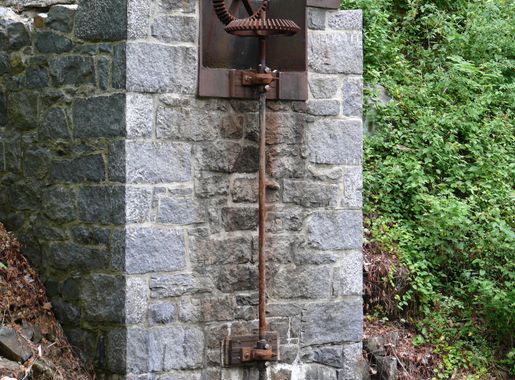 File:Watermill transmission 2.JPG - Wikimedia Commons