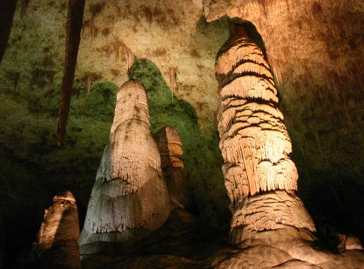 File:Giant Stalagmites in Carlsbad Big Room.jpg - Wikipedia