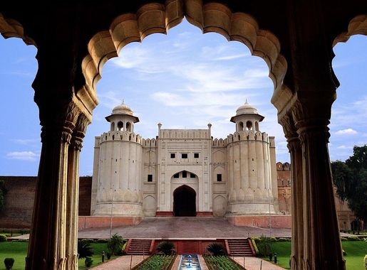 File:Lahore Fort view from Baradari.jpg - Wikipedia