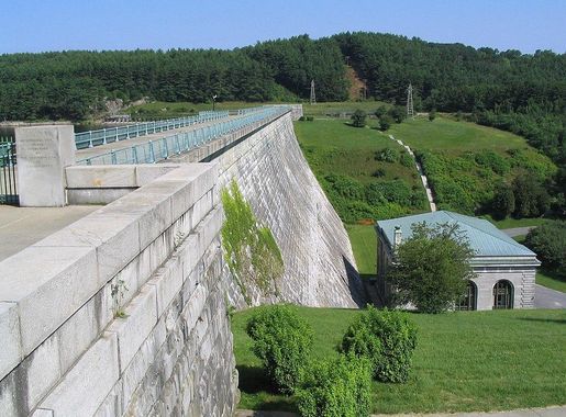 File:Wachusett-dam.jpg - Wikipedia