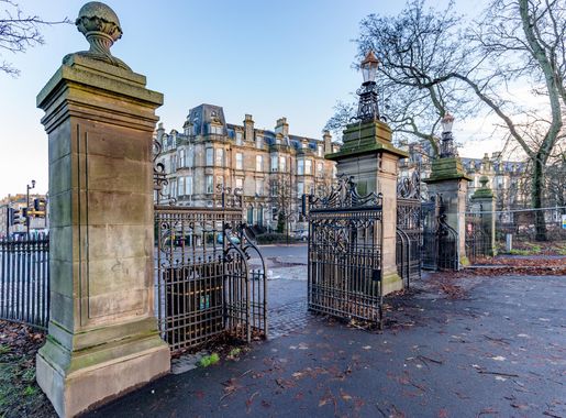 File:Gateway to Glasgow Queen's Park, Glasgow, Scotland 04.jpg - Wikimedia  Commons