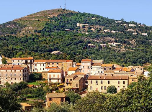 File:Piana-village.jpg - Wikimedia Commons