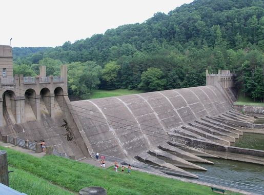 File:Dover Dam (Ohio) Downstream.JPG - Wikimedia Commons