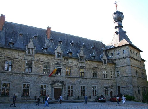 File:00 Chimay - Château 2.JPG - Wikipedia