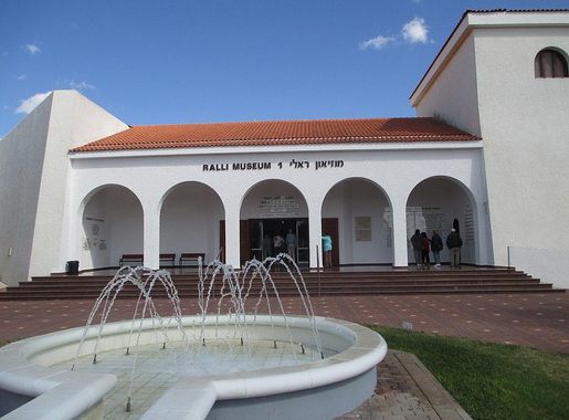 File:PikiWiki Israel 33367 Ralli Museum.JPG - Wikimedia Commons