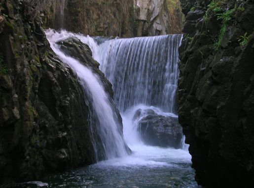 File:Asso, orrido ponte Oscuro.JPG - Wikimedia Commons
