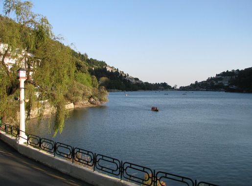 File:Nainital Lake, April, 2009.JPG - Wikipedia
