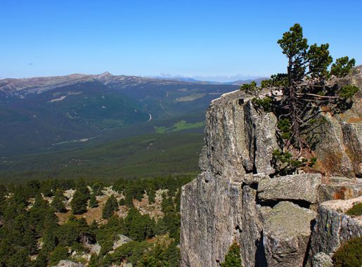 Archivo:Pico Urbión desde el Castillo de Vinuesa.JPG - Wikipedia, la  enciclopedia libre