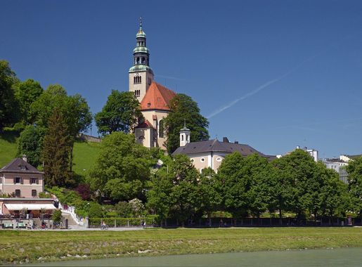 File:Maria Himmelfahrt Church, view from the Müllner Steg bridge. Salzburg,  Austria.jpg - Wikimedia Commons