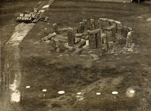 File:Stone Henge - Salisbury Plain enhanced.jpg - Wikipedia