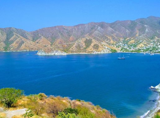 File:Taganga, Santa Marta, Colombia.jpg - Wikimedia Commons