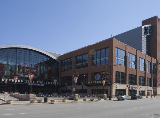 File:Bankers Life Fieldhouse, Indianápolis, Estados Unidos, 2012-10-22, DD  02.jpg - Wikipedia