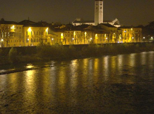 File:17dic2013 Verona night christmas photo Paolo Villa IMGP1544 (fiume or river  Adige, basilica or church San Zeno, Rigaste o regaste).JPG - Wikimedia  Commons