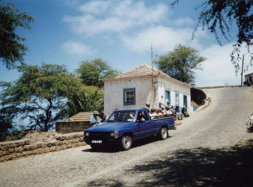 File:AluguerEmNossaSra.jpg - Wikimedia Commons