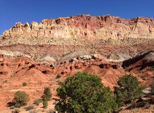File:2013-09-23 14 40 57 View east from Capitol Reef Scenic Drive 5.1 miles  from Utah State Route 24.JPG - Wikimedia Commons