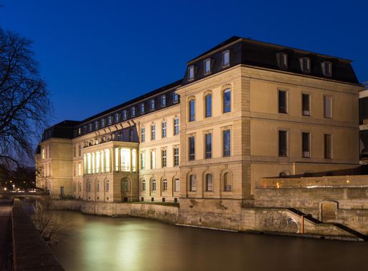 File:Leineschloss parliament building Leine river Mitte Hannover Germany  02.jpg - Wikimedia Commons