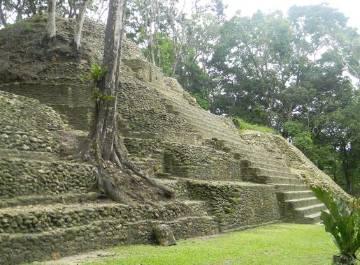 File:Belize, Cahal Pech Laslovarga060.JPG - Wikimedia Commons