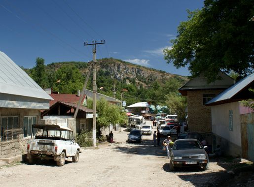 Файл:Arslanbob market from west.jpg - Википедия