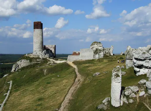 File:Castle in Olsztyn.JPG - Wikimedia Commons