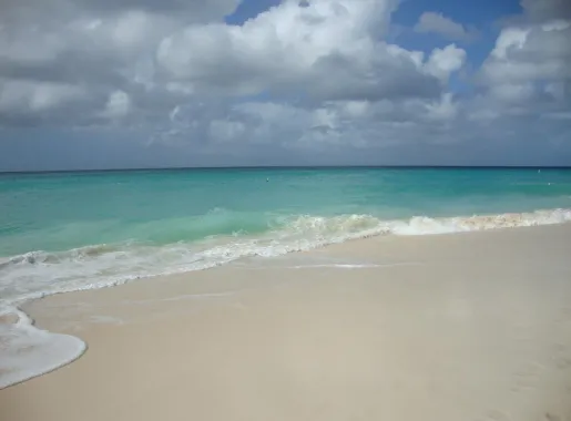 File:Eagle Beach. Oranjestad, Aruba.JPG - Wikimedia Commons