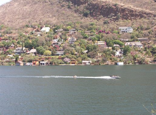 File:South Africa-Hartbeespoot dam06.jpg - Wikimedia Commons