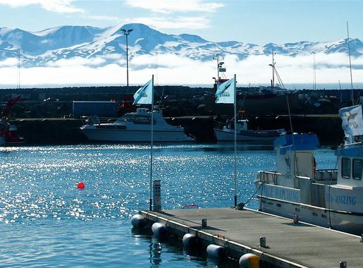 File:Húsavík harbor. Northern Iceland.jpg - Wikimedia Commons