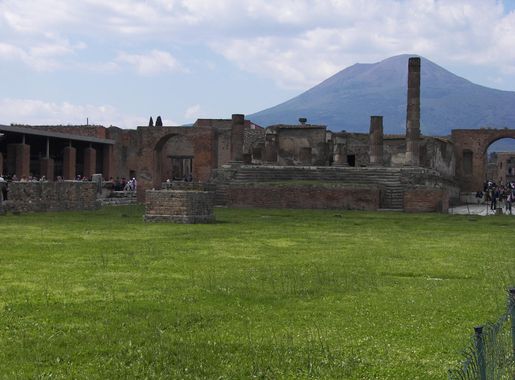 File:Forum in Pompeii 4.jpg - Wikipedia