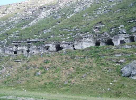 File:The Orheiul Vechi monastery caves (182414062).jpg - Wikimedia Commons