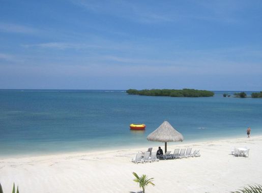 File:Roatan Turquoise Bay.jpg - Wikimedia Commons