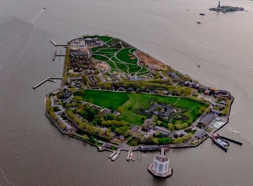 File:Aerial View Of Governors Island Sunset Statue Of Liberty (256846963)  (cropped).jpeg - Wikimedia Commons