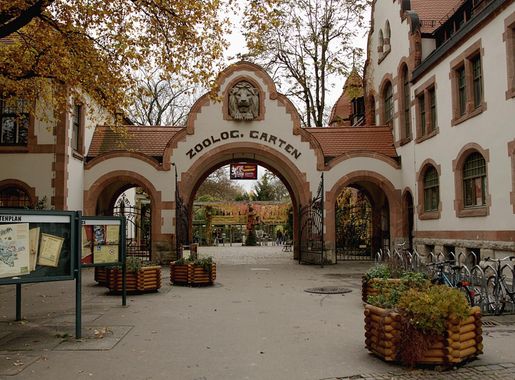 File:Eingang Zoo Leipzig.jpg - Wikimedia Commons