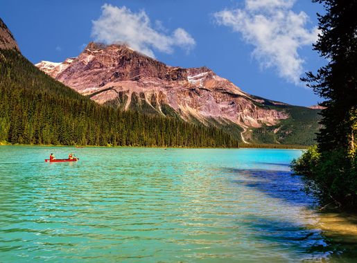 File:Emerald Lake is located in Yoho National Park, Alberta, Canada.jpg -  Wikimedia Commons