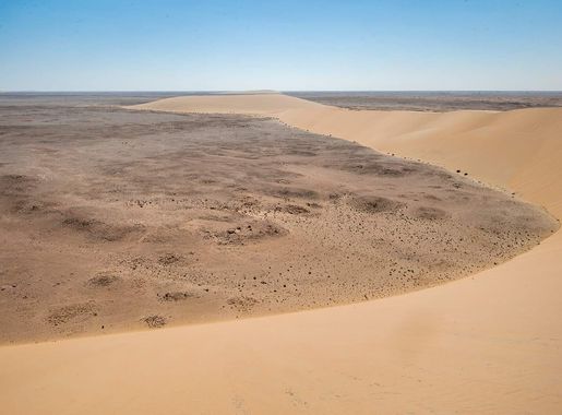 File:Traina Sinkhole north-west of Khawr al Udayd.jpg - Wikimedia Commons