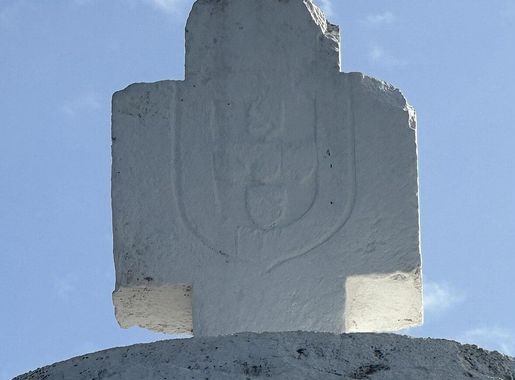 File:Vasco da Gama Pillar cross Malindi.jpg - Wikimedia Commons